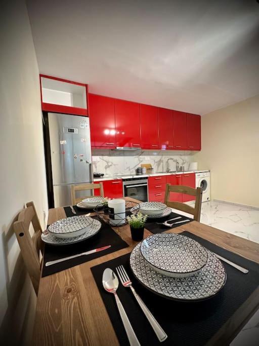 Red Harmony By The Sea Pool And Balcony Apartment Kalamata Exterior photo